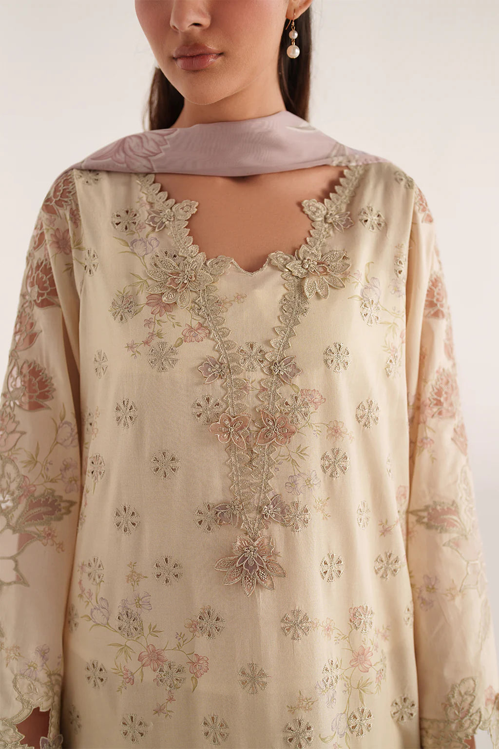 Iznik spring summerOff-White Embroidered Lawn 3 Piece stitched Suit (SS-06)