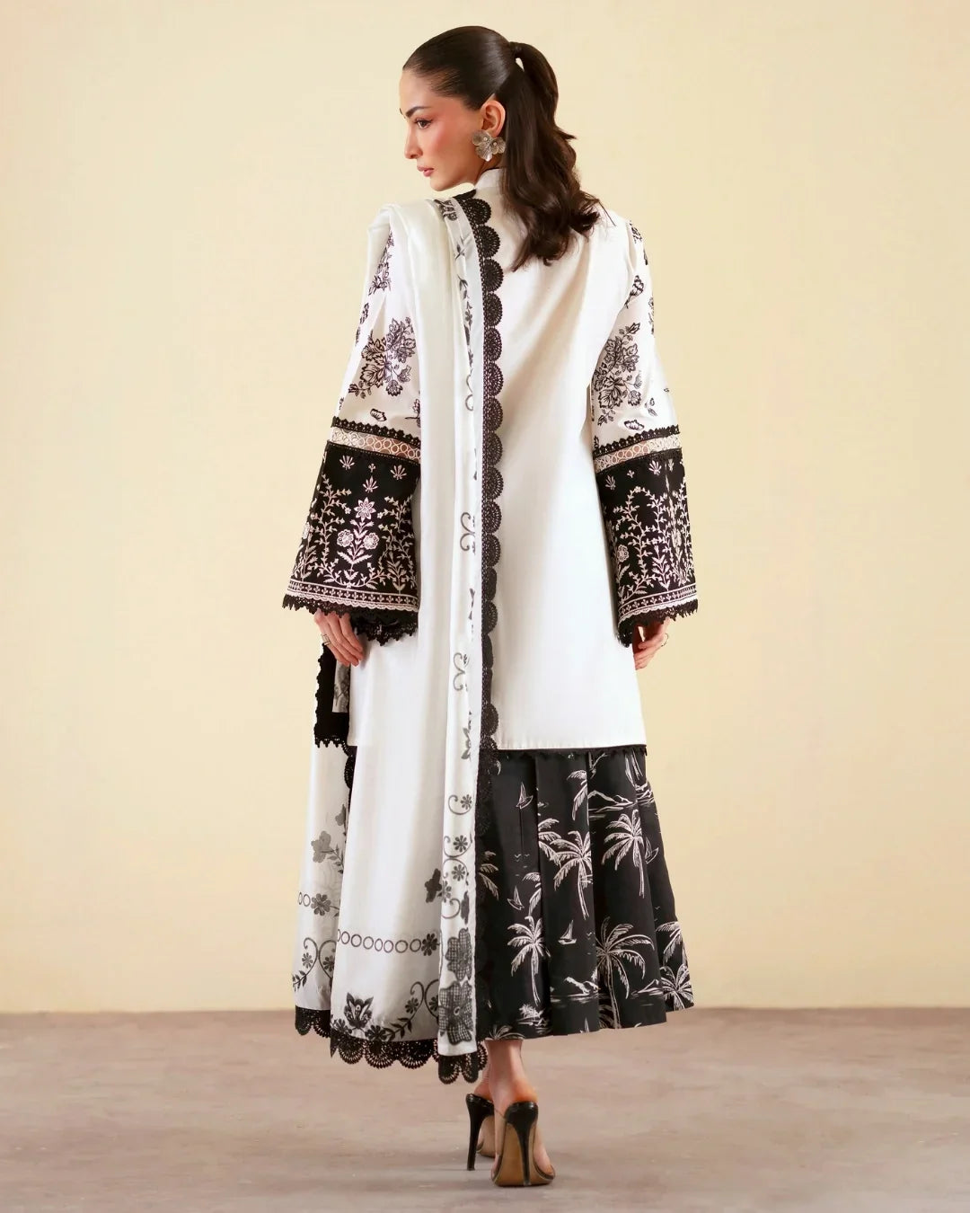 Ember lawn 26 by mahnur stitched (EM-005)