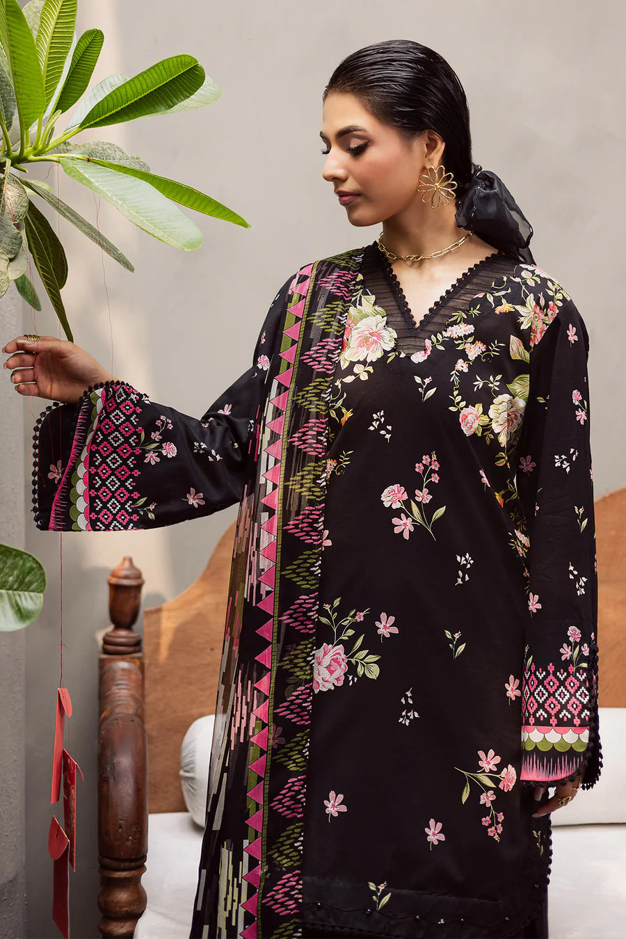 Signature Prints By Nurèh – Printed Lawn 3 Piece Unstitched Suit with Chiffon Dupatta (SP-162)