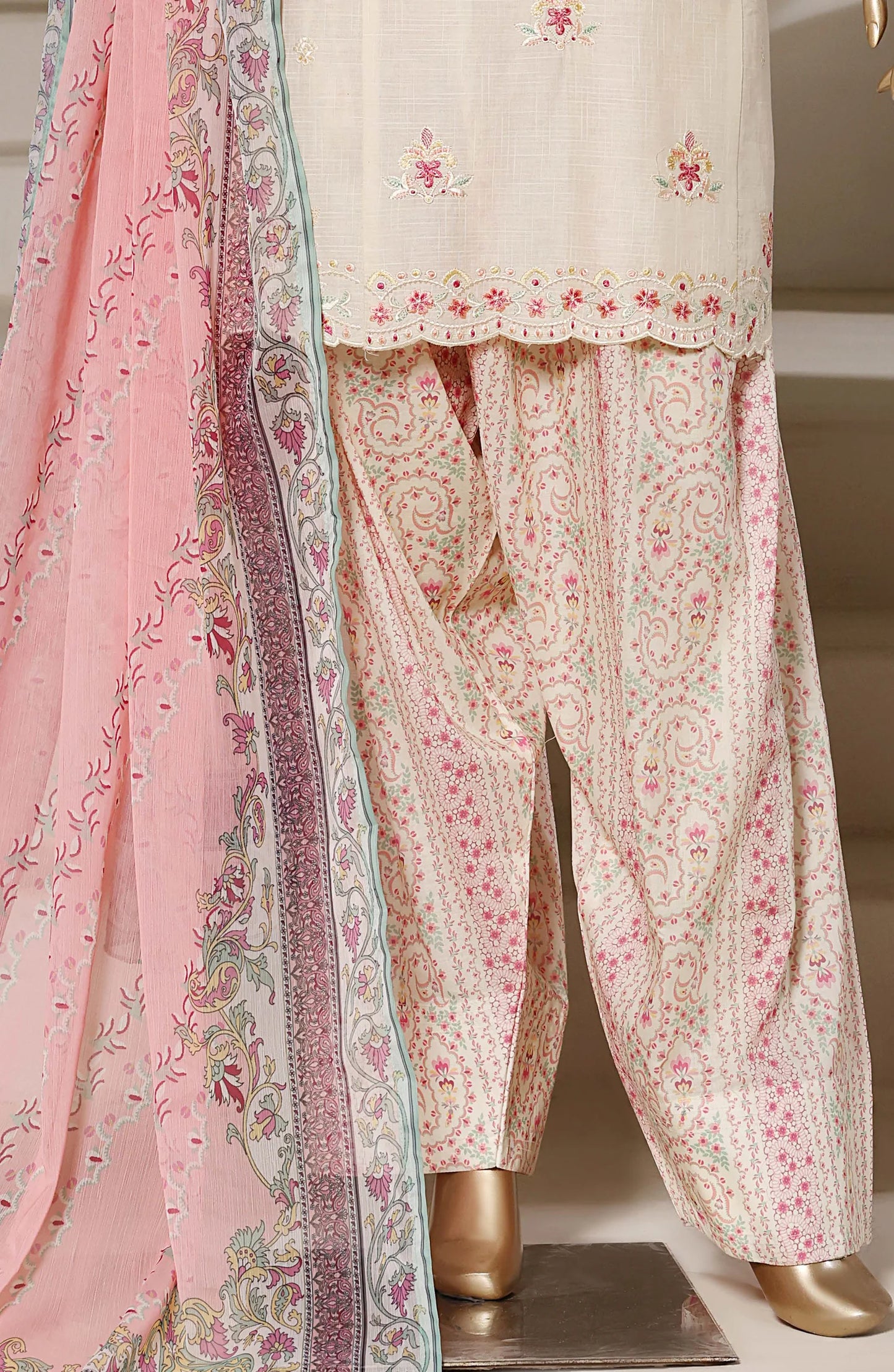 Sadabahar Eclair Embroidered Lawn Stitched 3 Piece Suit