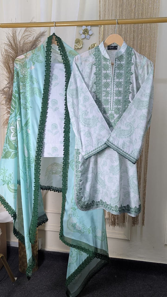 Laanem by Saira Rizwan stitched Embroidered Lawn 3 Piece Suit (ZAREEN-B)