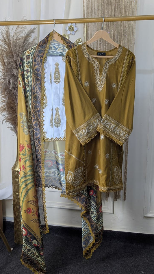 Laanem by Saira Rizwan stitched Embroidered Lawn 3 Piece Suit (ZOYA-B)