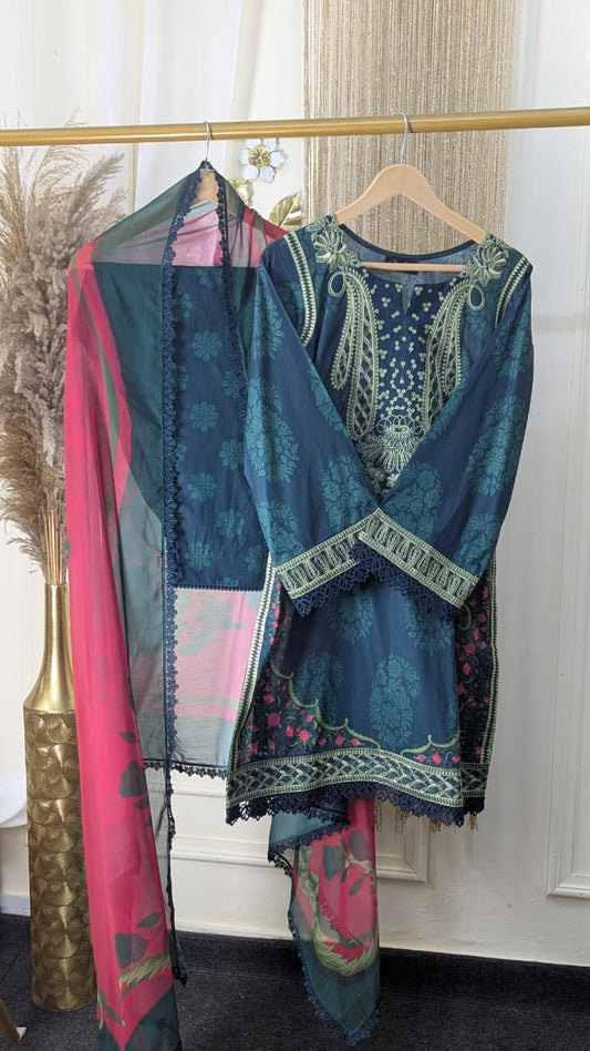 Laanem by Saira Rizwan stitched Embroidered Lawn 3 Piece Suit (NAYRA-B)