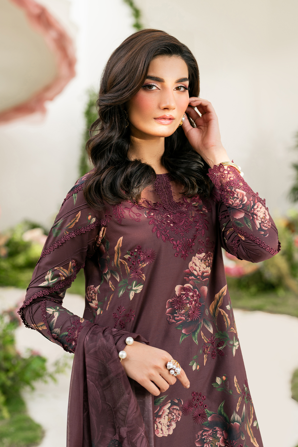Iznik IFE-10 Embroidered Festive Lawn Edition 25'