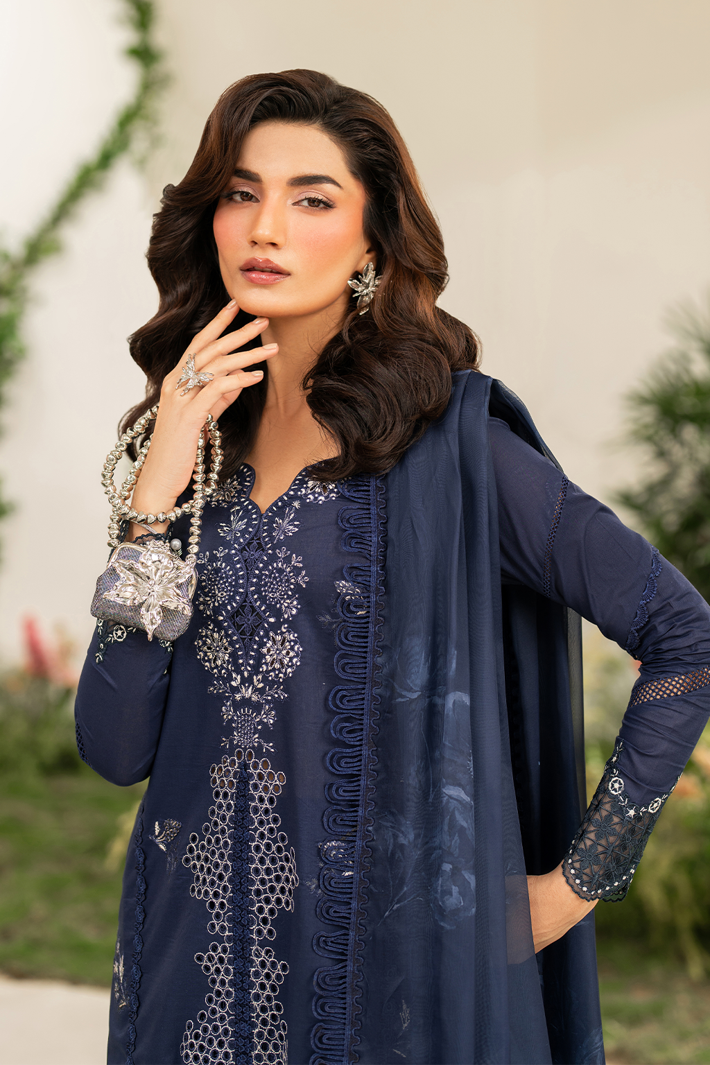 Iznik IFE-04 Embroidered Festive Lawn Edition 25'
