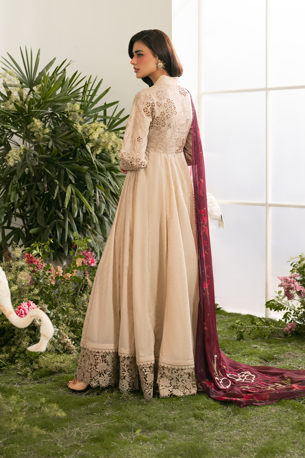 Iznik IFE-05 Embroidered Festive Lawn Edition 25'