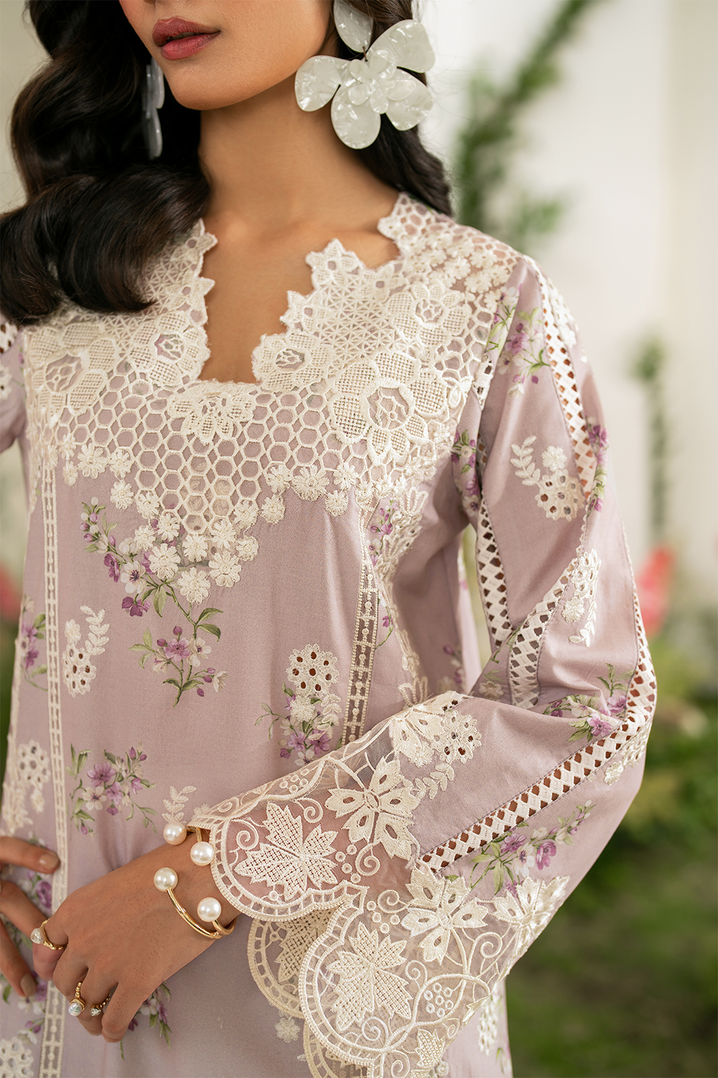 Iznik IFE-09 Embroidered Festive Lawn Edition 25'