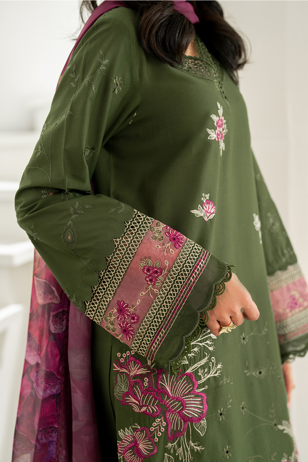Iznik IFE-02 Embroidered Festive Lawn Edition 25'