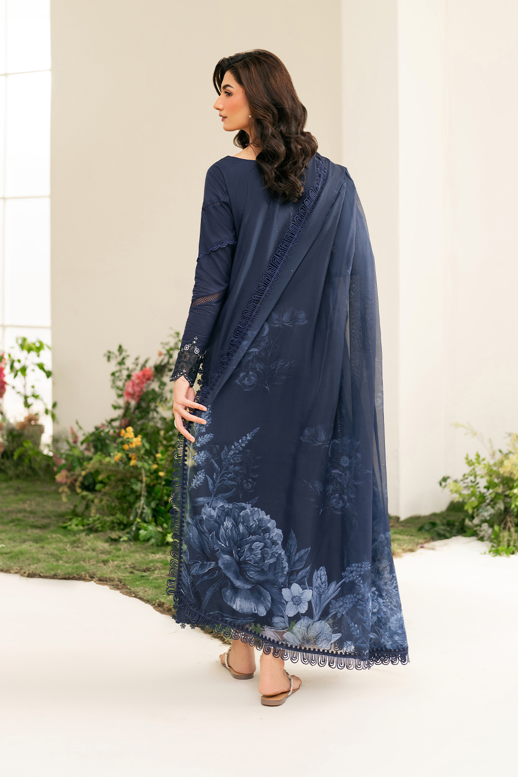 Iznik IFE-04 Embroidered Festive Lawn Edition 25'