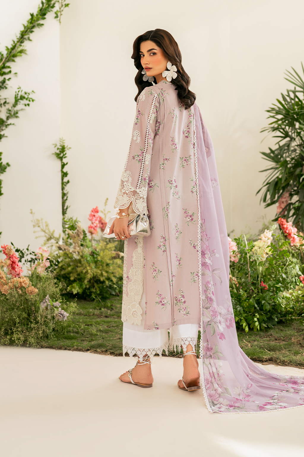 Iznik IFE-09 Embroidered Festive Lawn Edition 25'