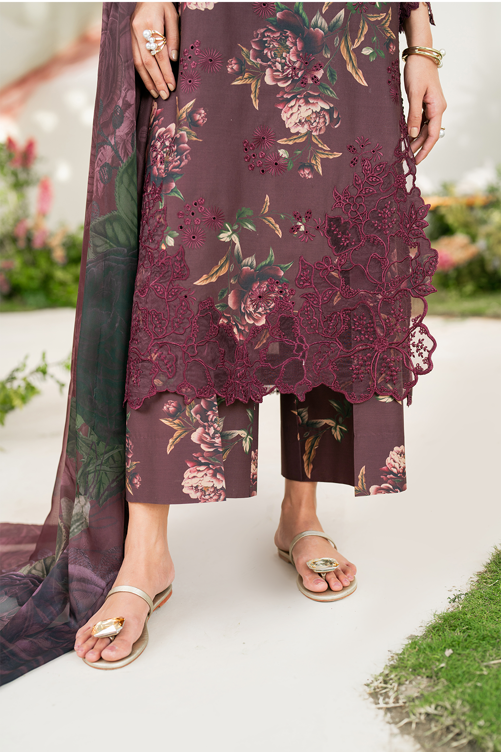 Iznik IFE-10 Embroidered Festive Lawn Edition 25'