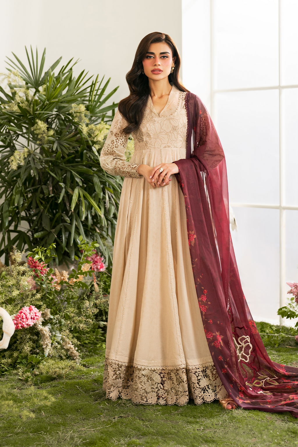 Iznik IFE-05 Embroidered Festive Lawn Edition 25'