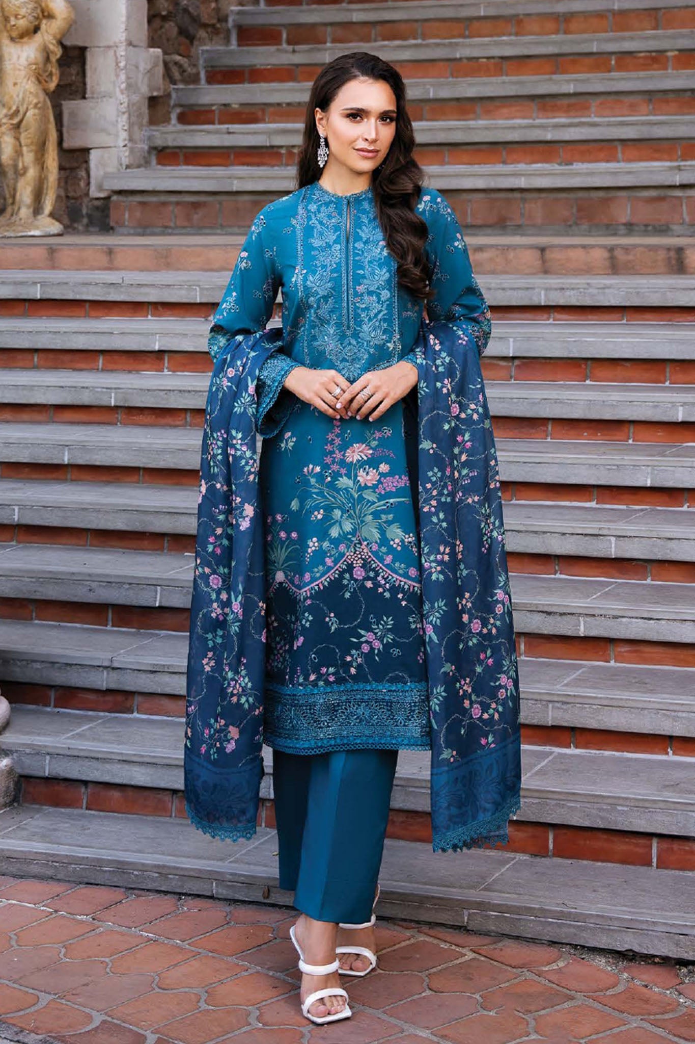 Afrozeh 05-B-Rosheen DAMASK the Holiday Edit 2025