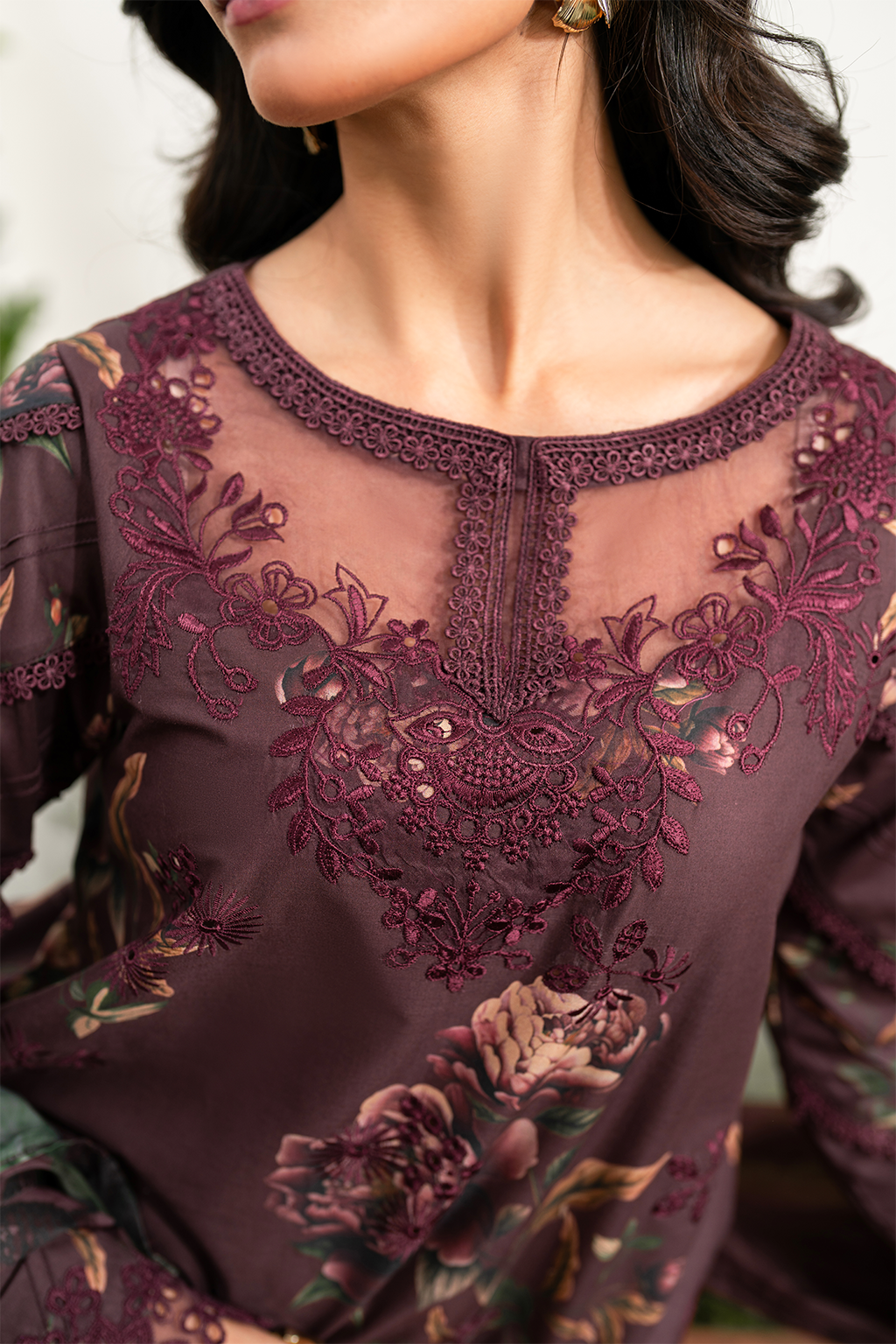 Iznik IFE-10 Embroidered Festive Lawn Edition 25'