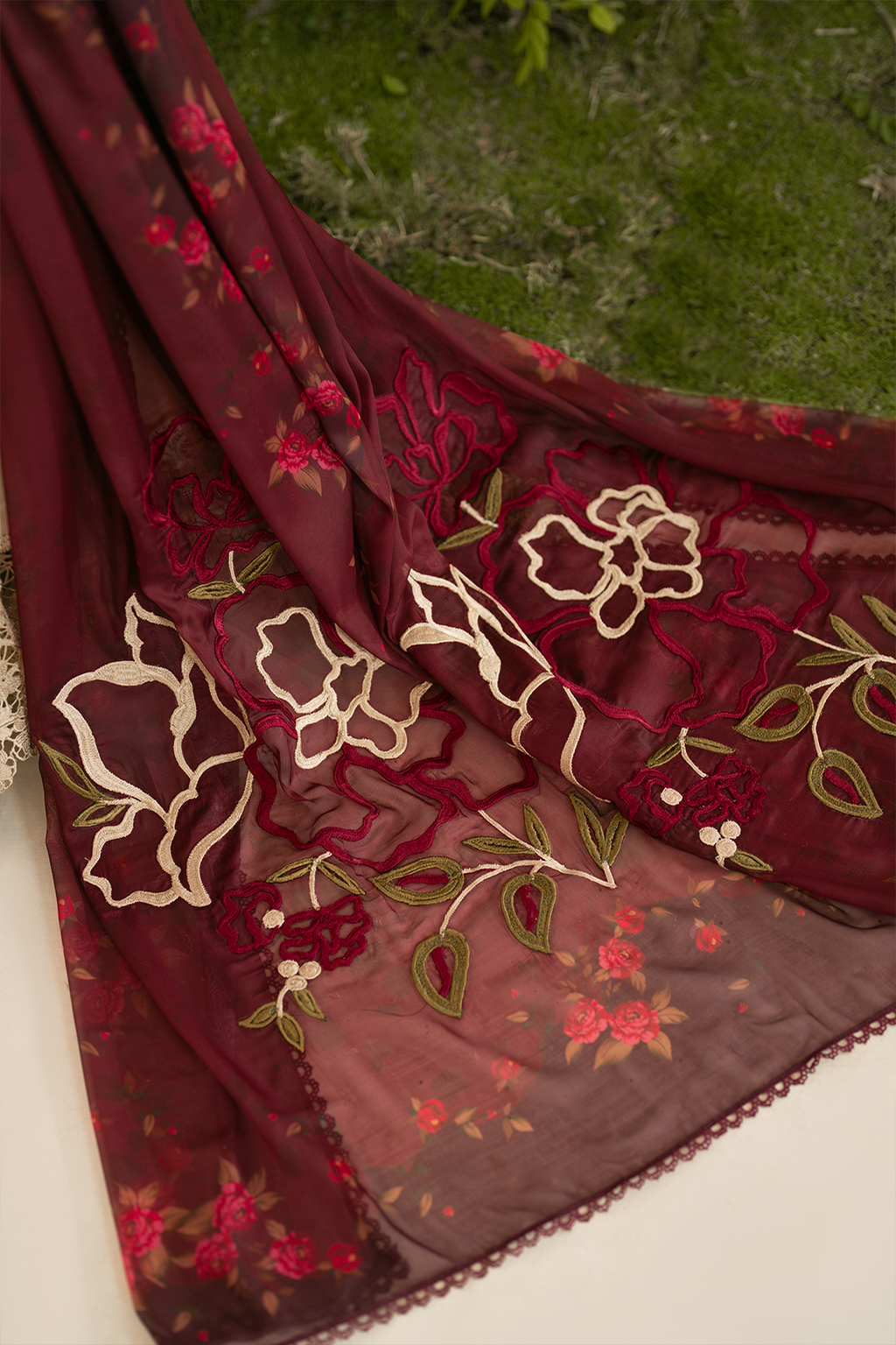 Iznik IFE-05 Embroidered Festive Lawn Edition 25'
