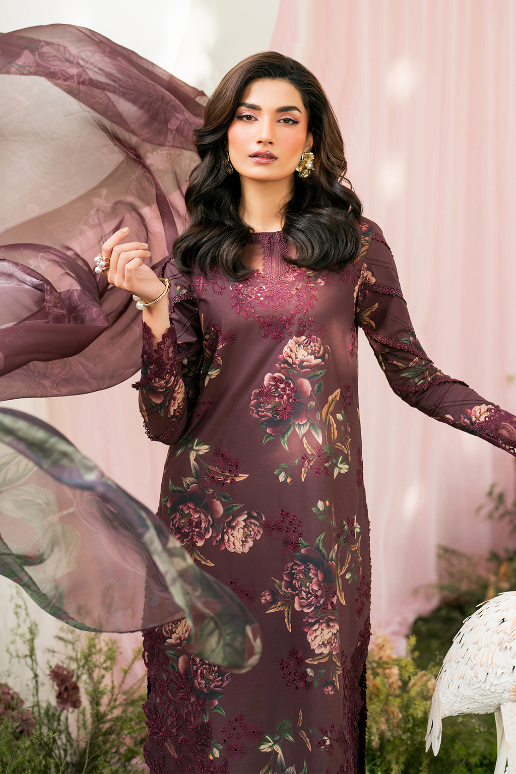 Iznik IFE-10 Embroidered Festive Lawn Edition 25'