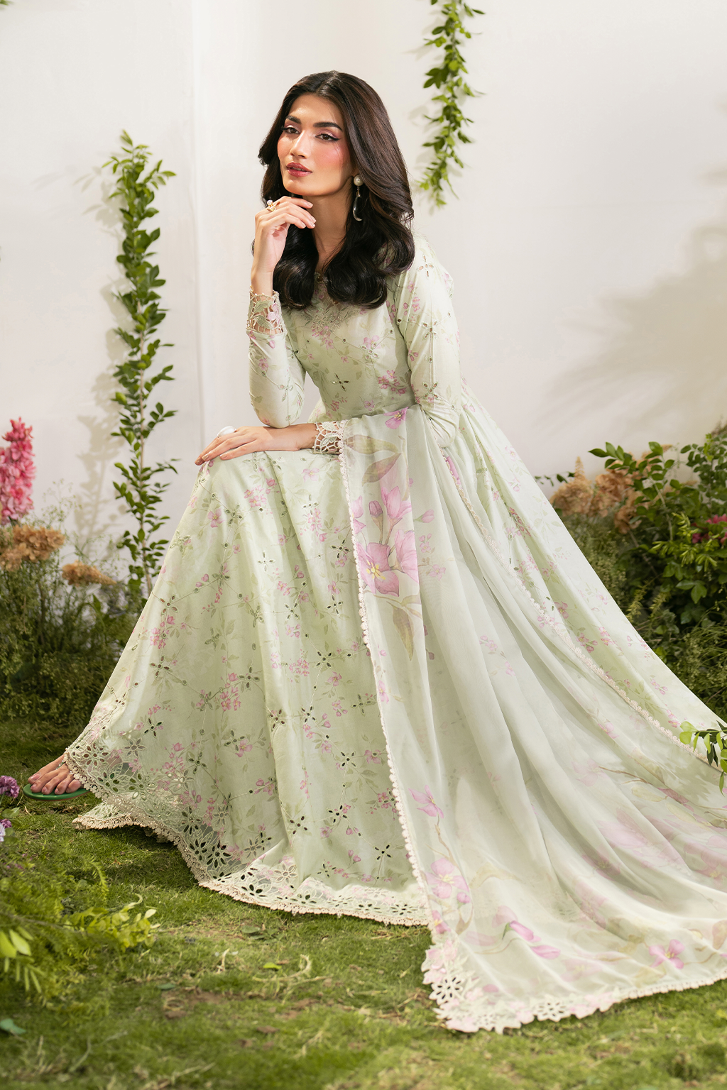 Iznik IFE-11 Embroidered Festive Lawn Edition 25'