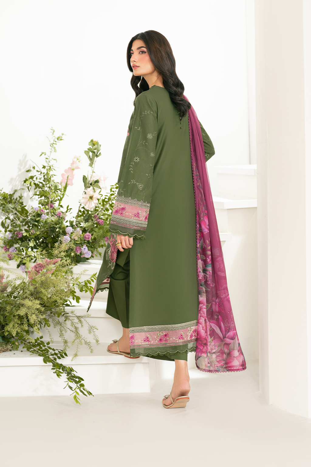 Iznik IFE-02 Embroidered Festive Lawn Edition 25'