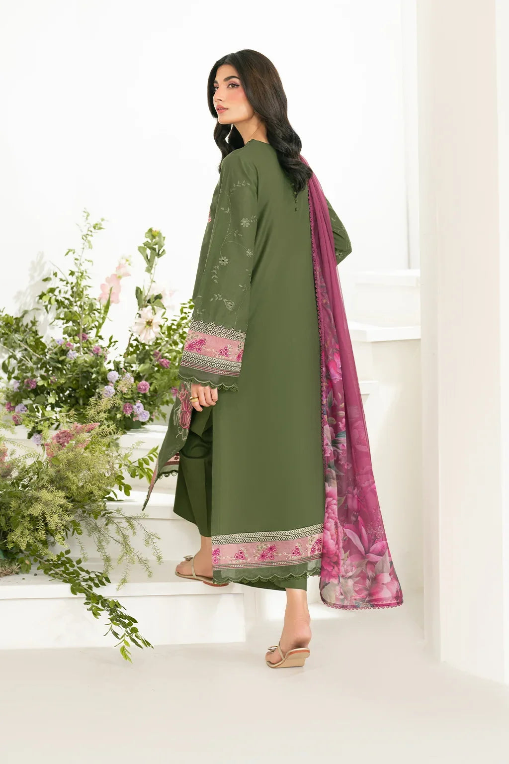 Iznik IFE-02 Embroidered Festive Lawn Edition 25'