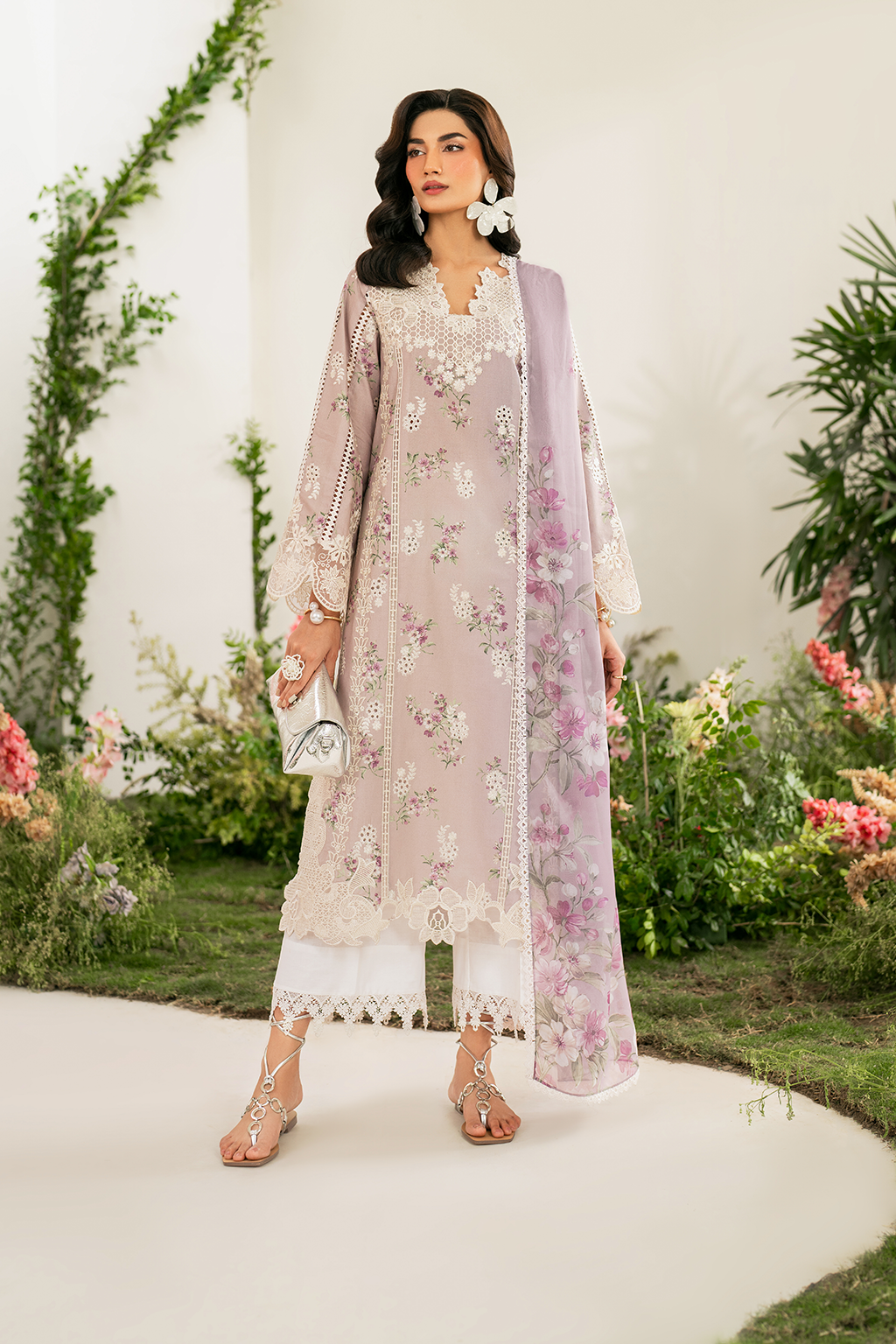 Iznik IFE-09 Embroidered Festive Lawn Edition 25'