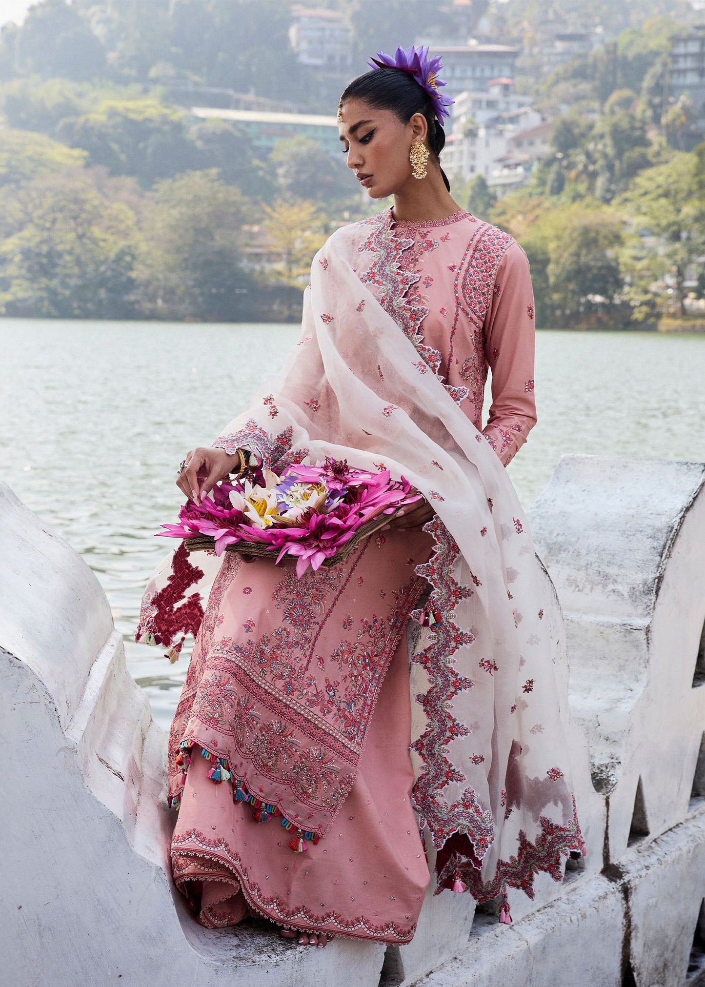 Hussain Rehar Peaar Luxury Lawn'25