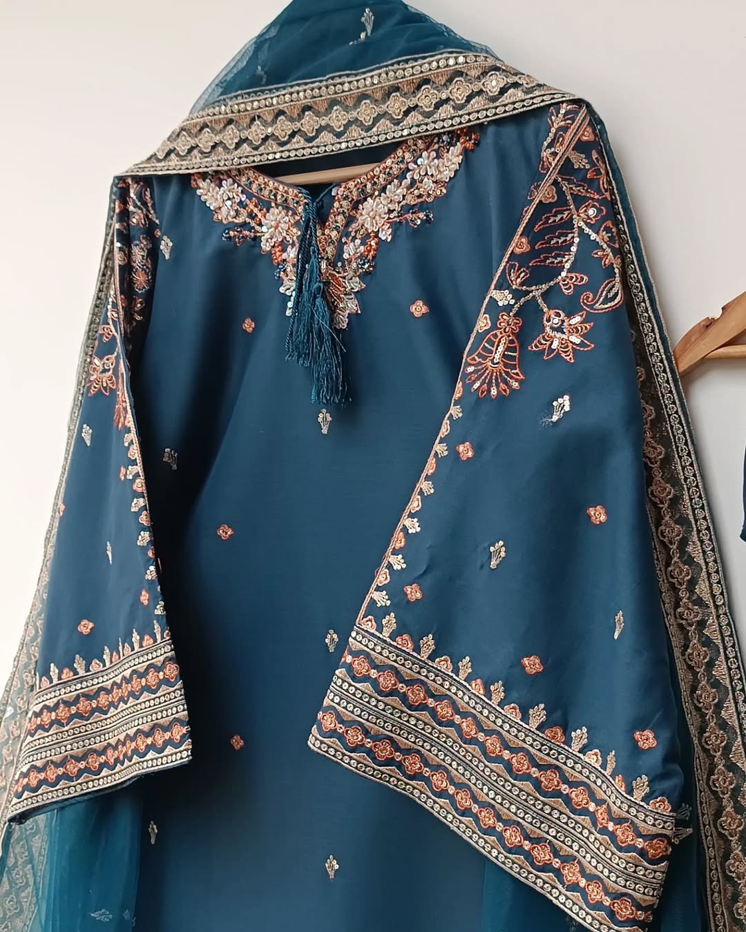 Amna Khurram D-4 Sbahat Eid Collection