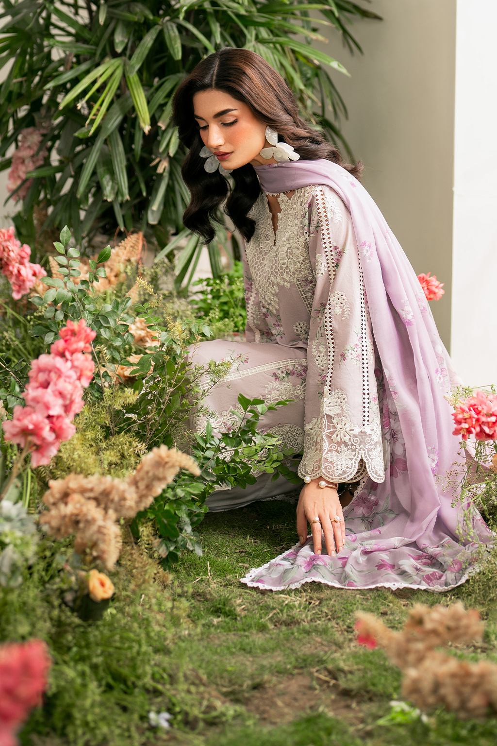 Iznik IFE-09 Embroidered Festive Lawn Edition 25'