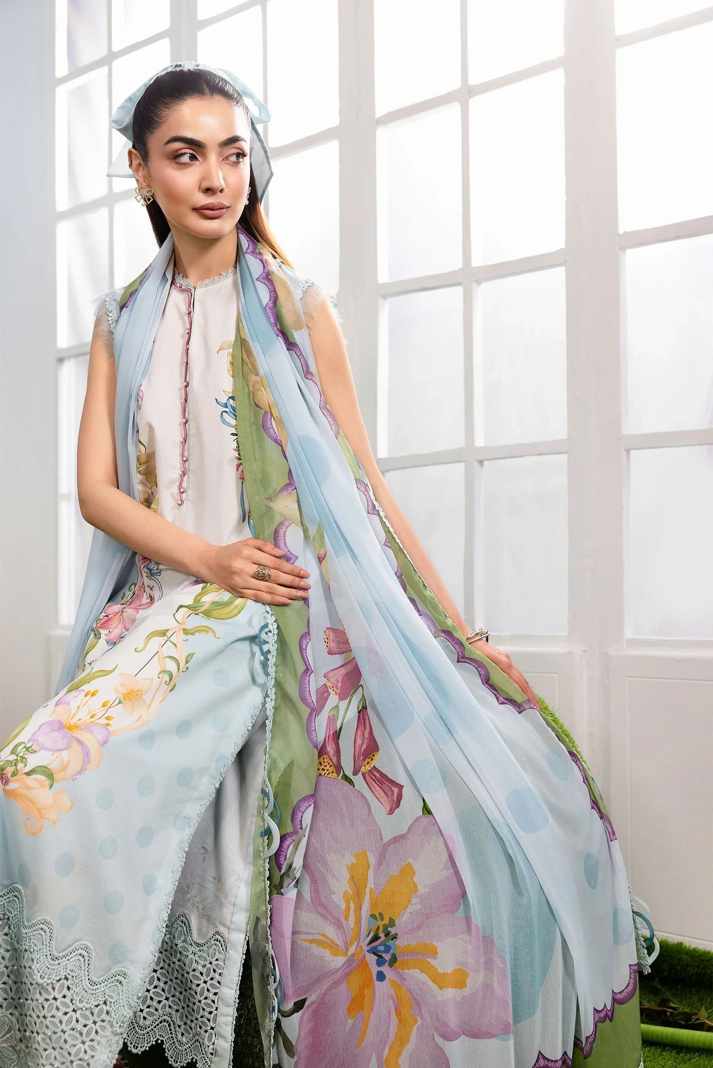MariaB MBasics-Embroidered Lawn 3 Piece Unstitched Suit with Chiffon Dupatta (D5A)