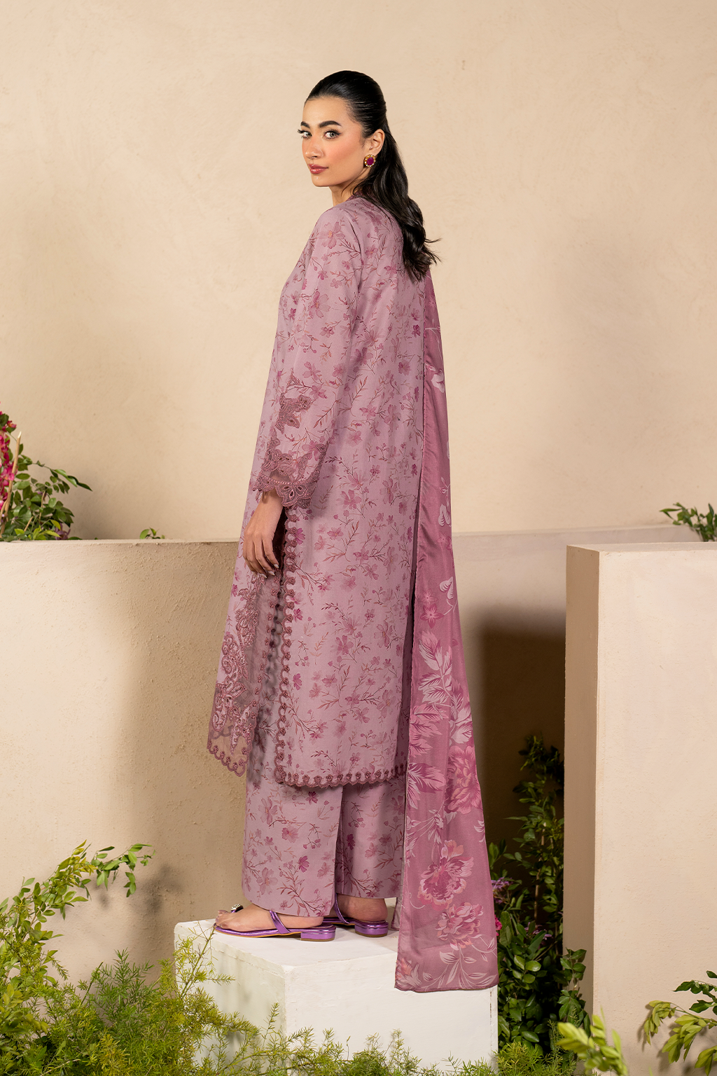 Iznik EFL-04 Festive Luxury Lawn 25'