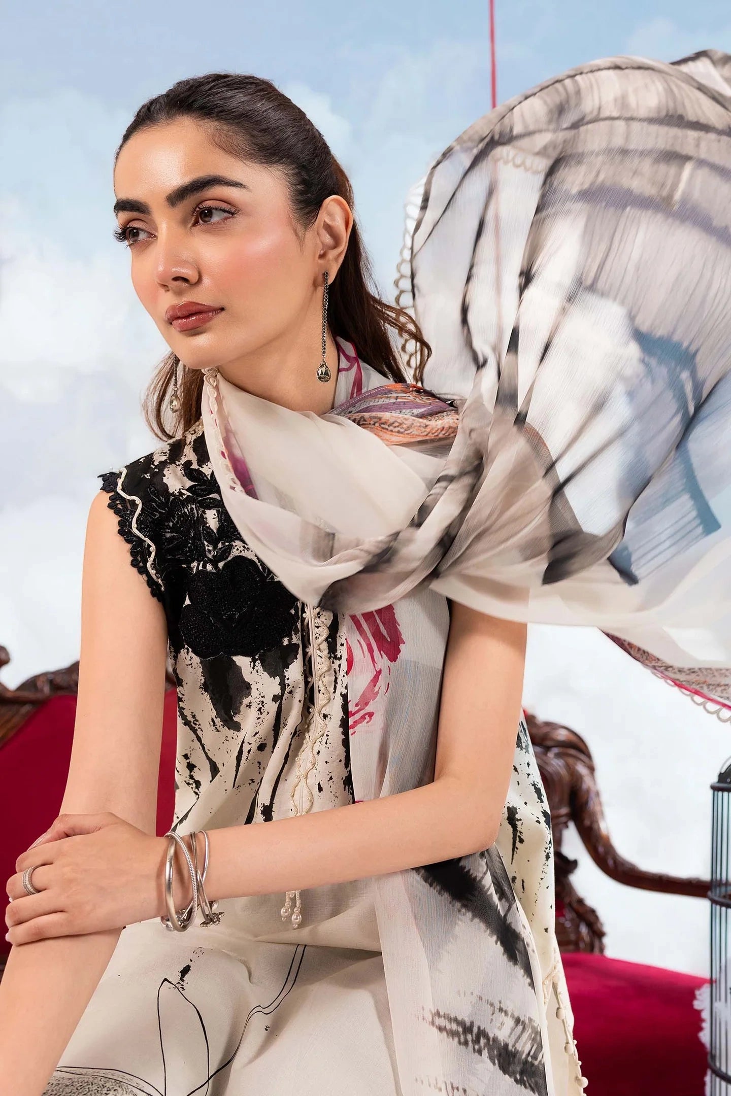 MariaB MBasics-Embroidered Lawn 3 Piece Unstitched Suit with Chiffon Dupatta (D6B)