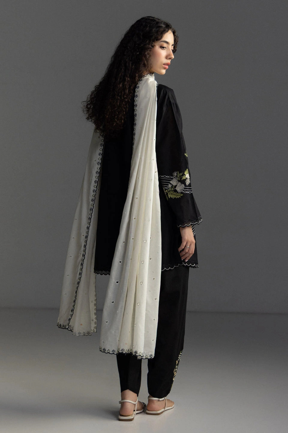 Coco By Zara Shahjahan Lawn 2026 – 3-Piece Embroidered Lawn Suit (Unstitched)EVIA-9A