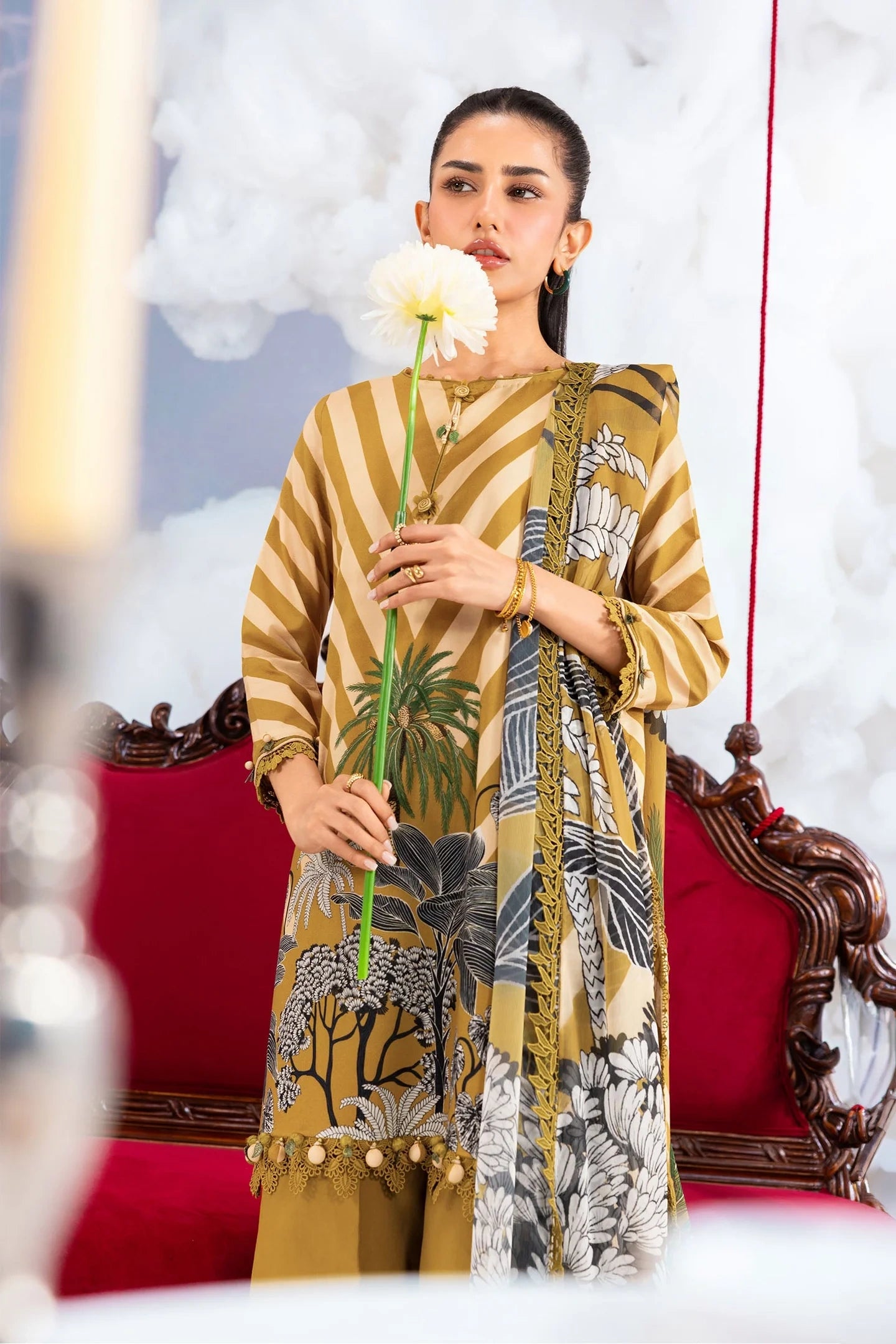 MariaB MBasics-Embroidered Lawn 3 Piece Unstitched Suit with Chiffon Dupatta (D08A)