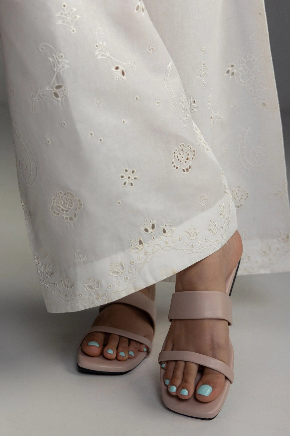 Coco By Zara Shahjahan Lawn 2026 – 3-Piece Embroidered Lawn Suit (SUNE-10B)