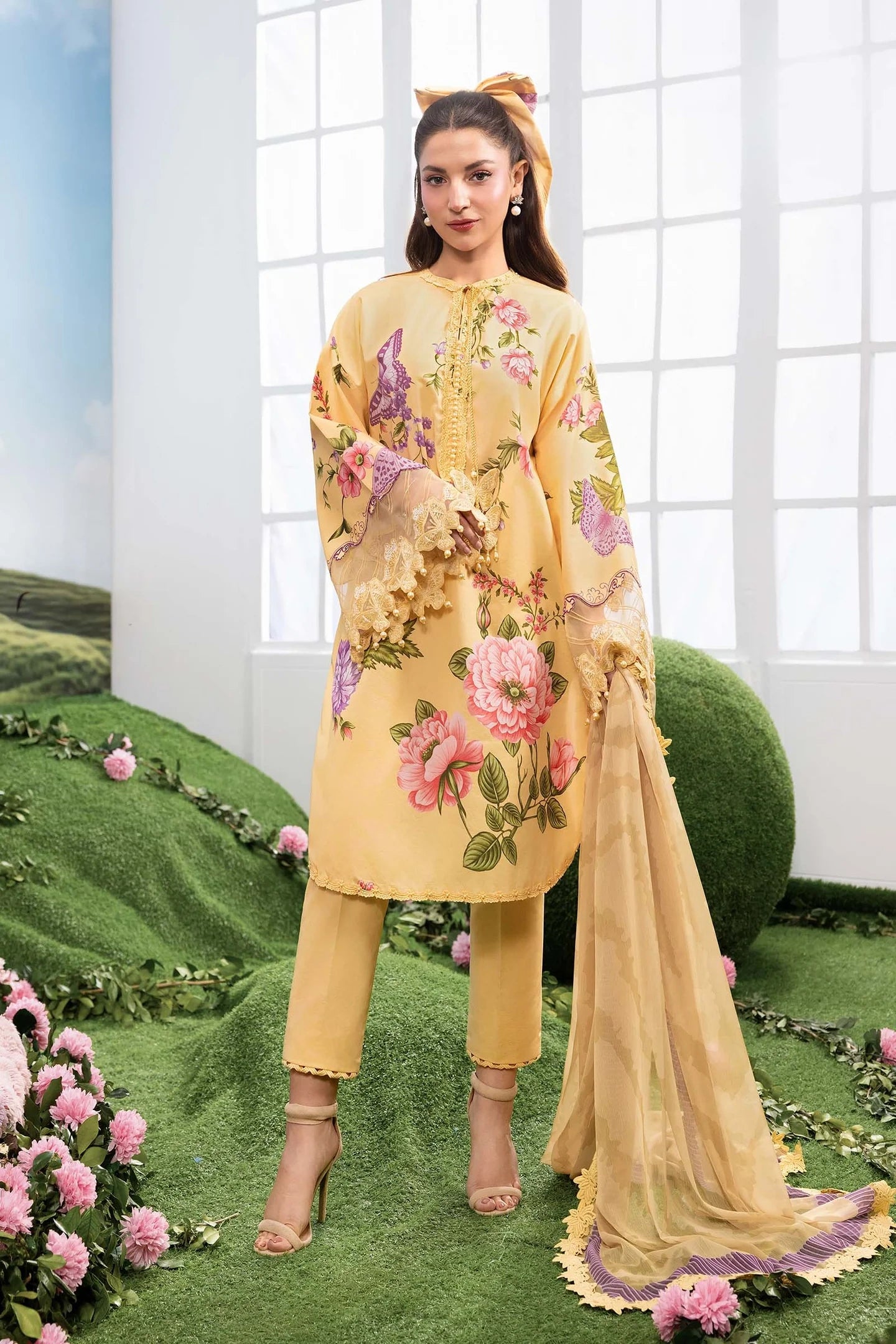 MariaB MBasics-Embroidered Lawn 3 Piece Unstitched Suit with Chiffon Dupatta (D4B)