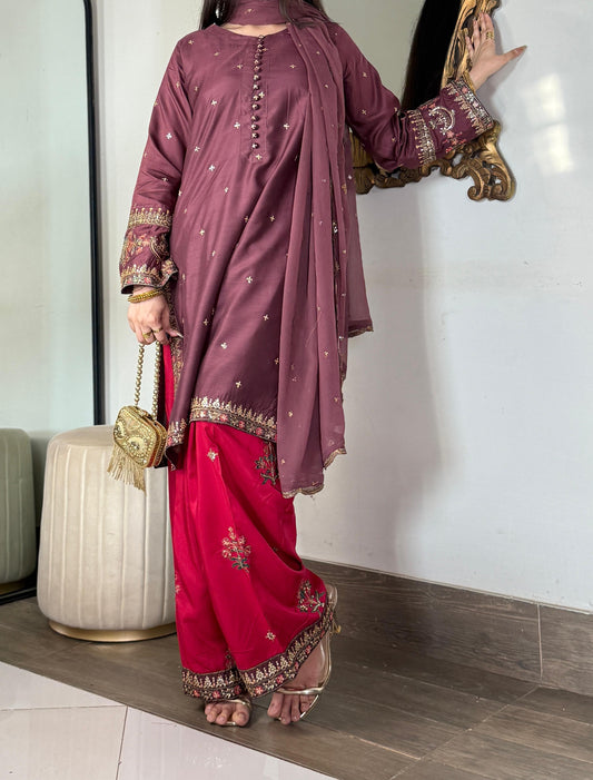 Amna Khurram – Premium Viscose Embroidered 3 Piece Suit with Chiffon Dupatta