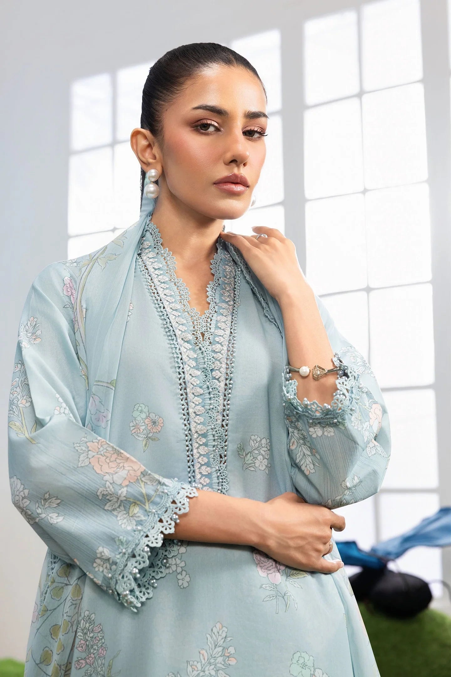 MariaB MBasics-Embroidered Lawn 3 Piece Unstitched Suit with Chiffon Dupatta (D2B)