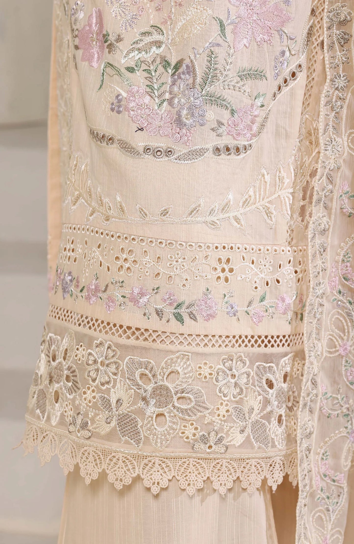 Sadabahar Luxury Embroidered Stitched 3-Piece Suit – D-05 | Festive Collection