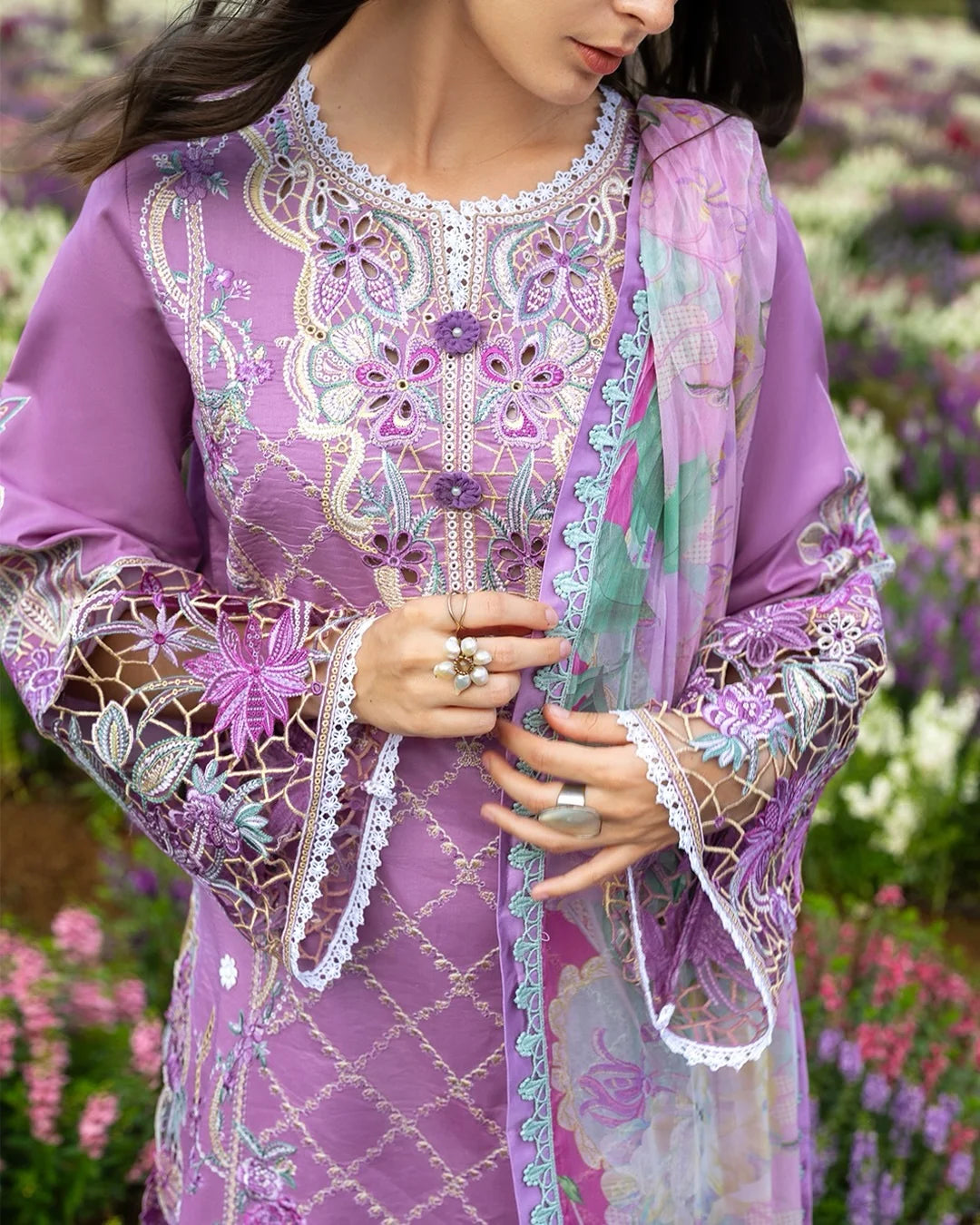 Secret Thicket – Chikan Embroidered Lawn with Chiffon Dupatta