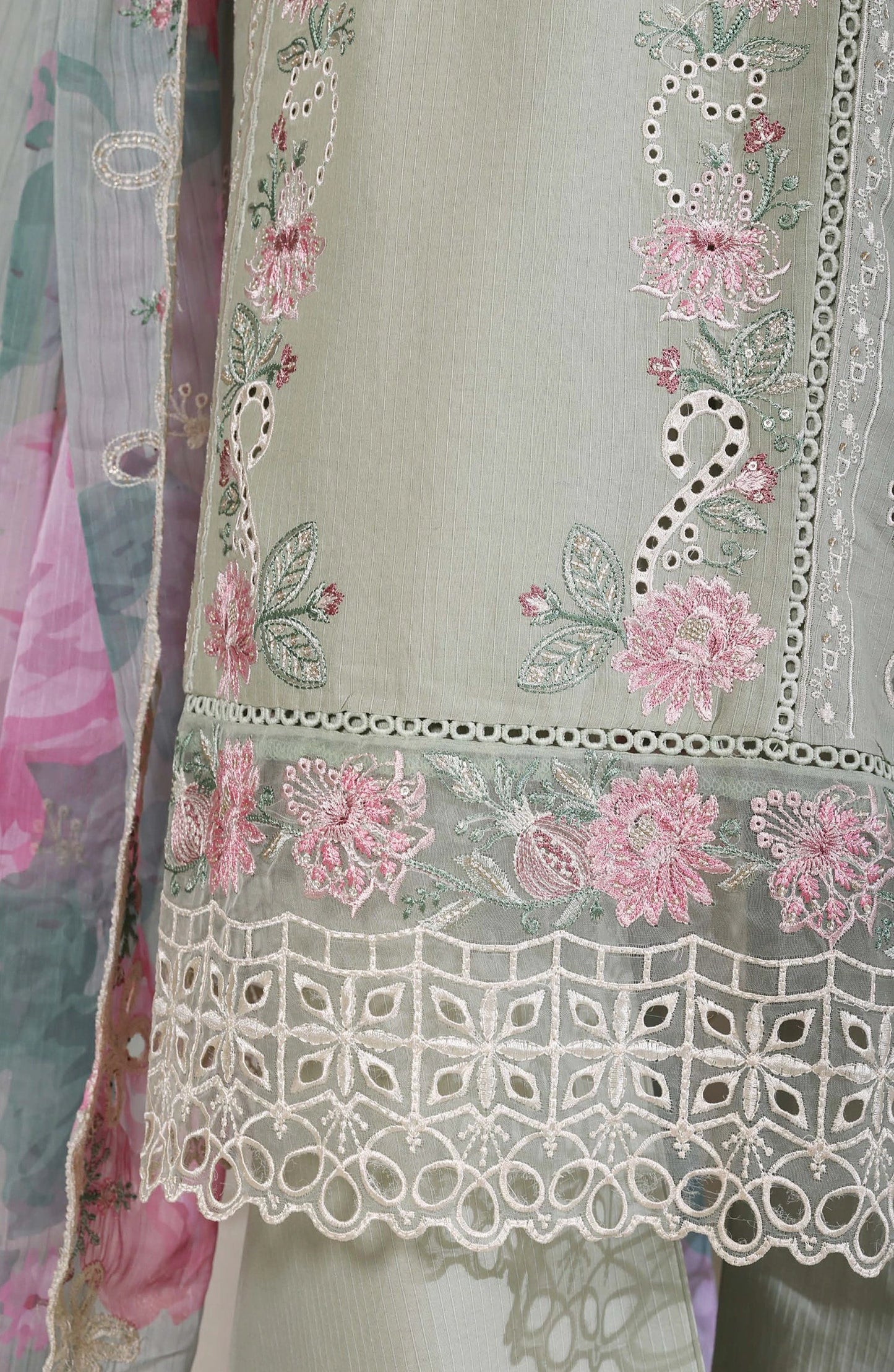 Sadabahar Luxury Embroidered Stitched 3-Piece Suit – D-06 | Festive Collection