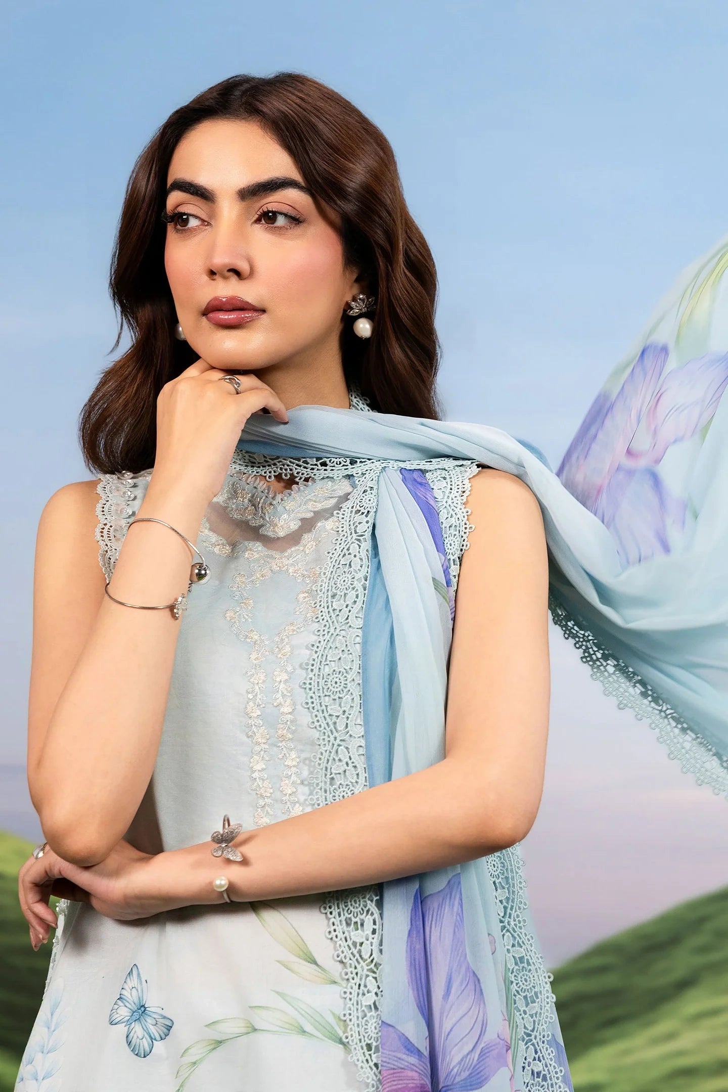 MariaB MBasics-Embroidered Lawn 3 Piece Unstitched Suit with Chiffon Dupatta (D10A)