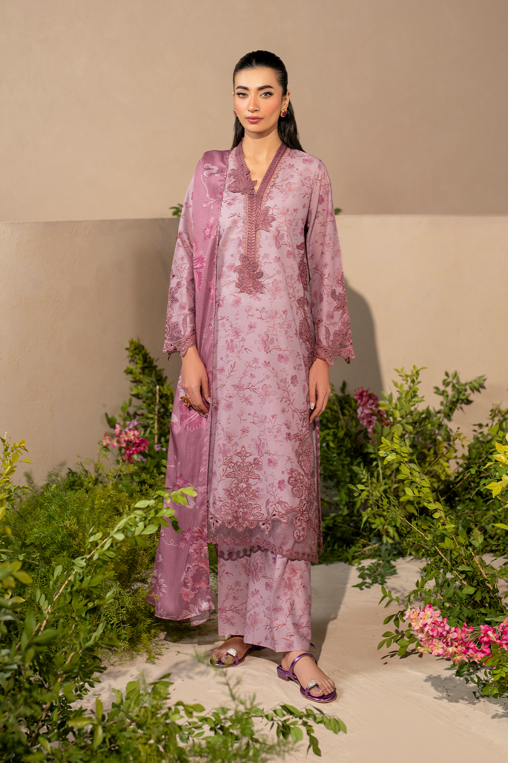 Iznik EFL-04 Festive Luxury Lawn 25'