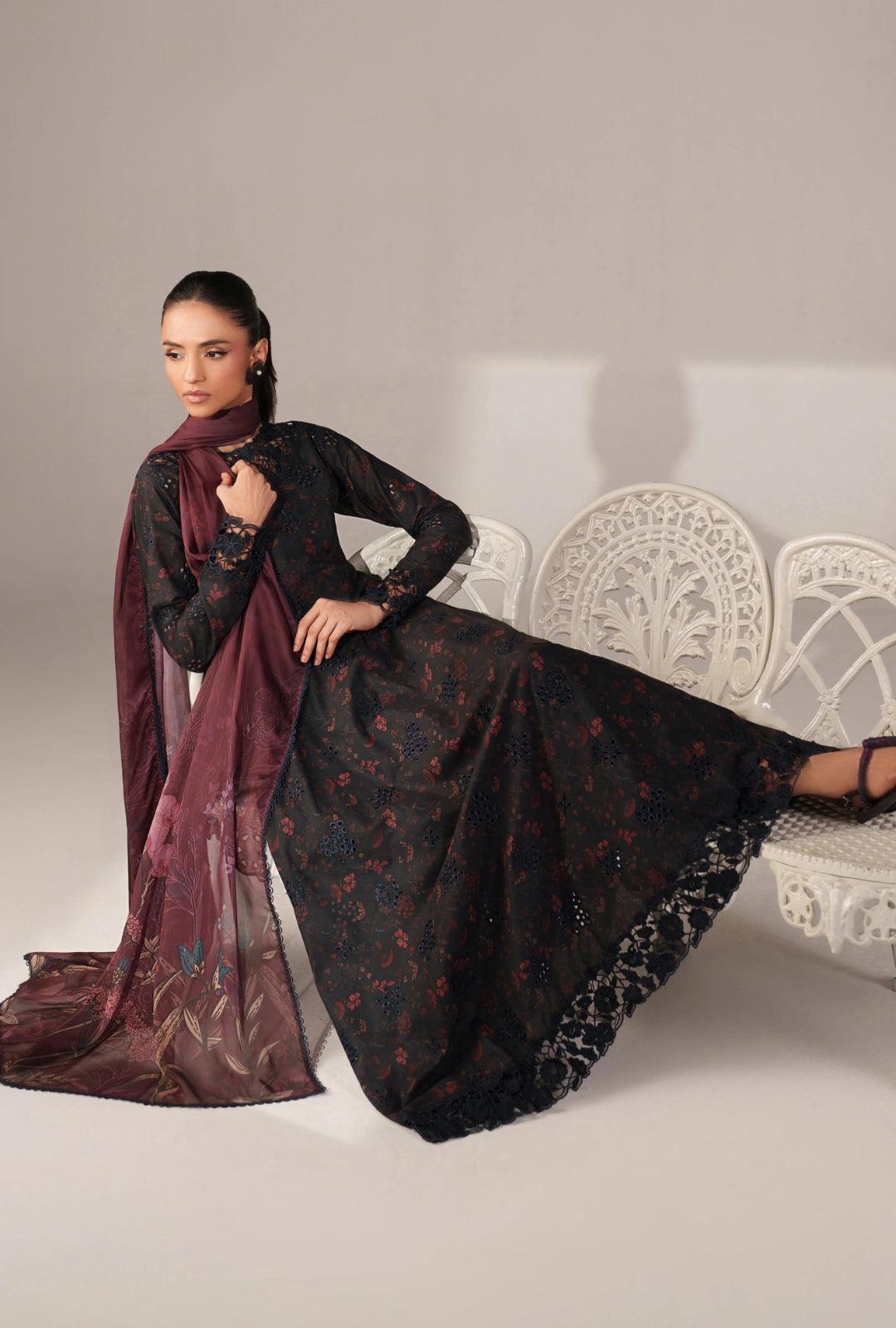 IZNIK Luxury Lawn Collection – SS-07 | Black 3-Piece Set