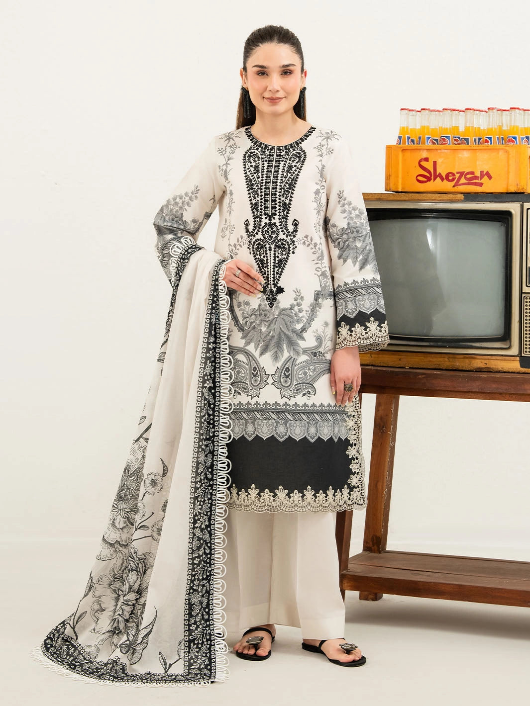 Annaya by Mahnur | Embroidered Lawn Unstitched 3-Piece Suit A-05