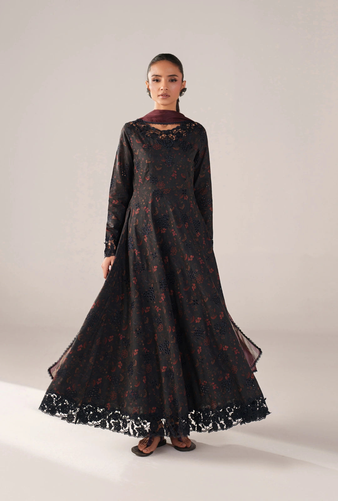 IZNIK Luxury Lawn Collection – SS-07 | Black 3-Piece Set