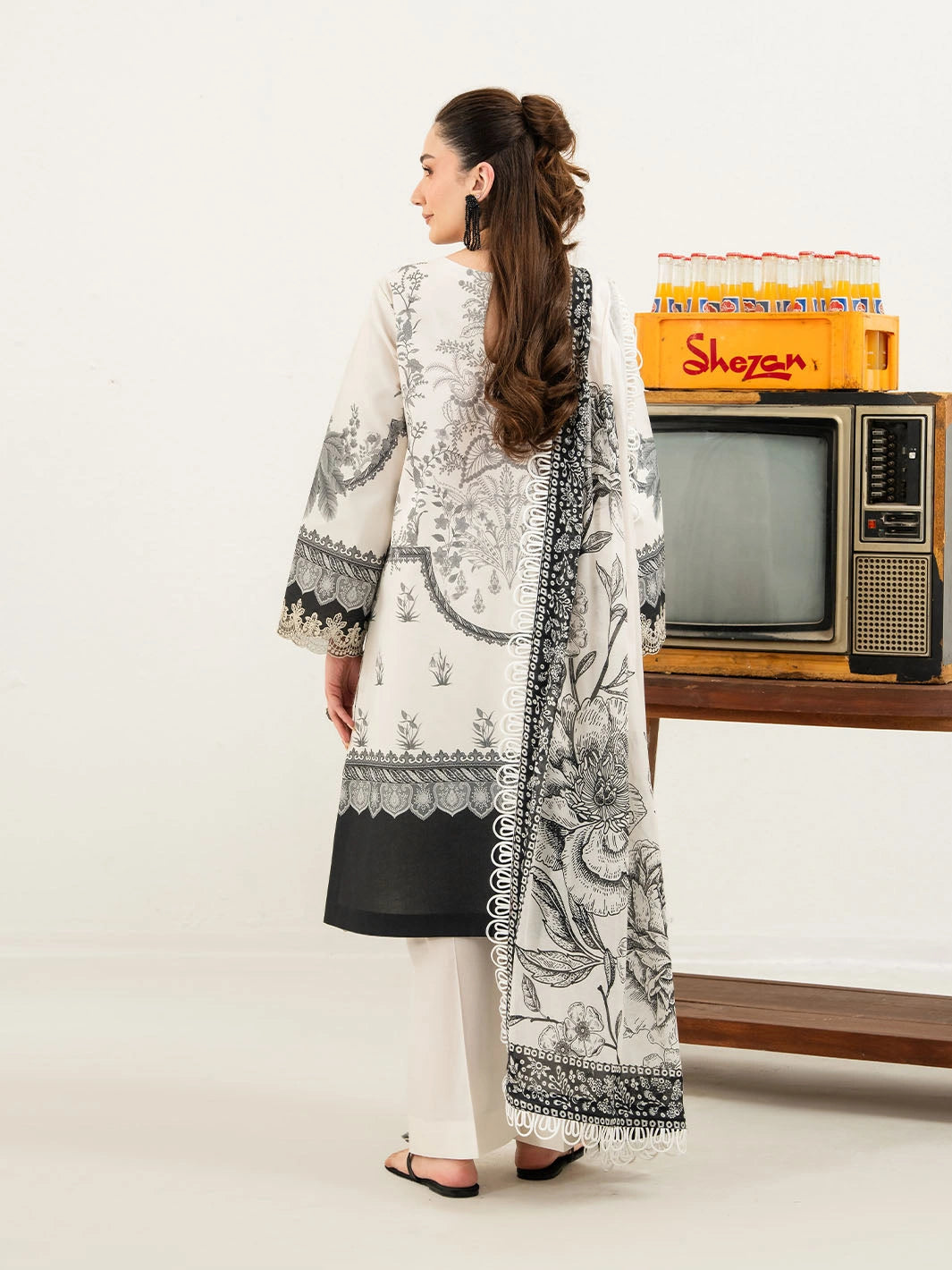 Annaya by Mahnur | Embroidered Lawn Unstitched 3-Piece Suit A-05