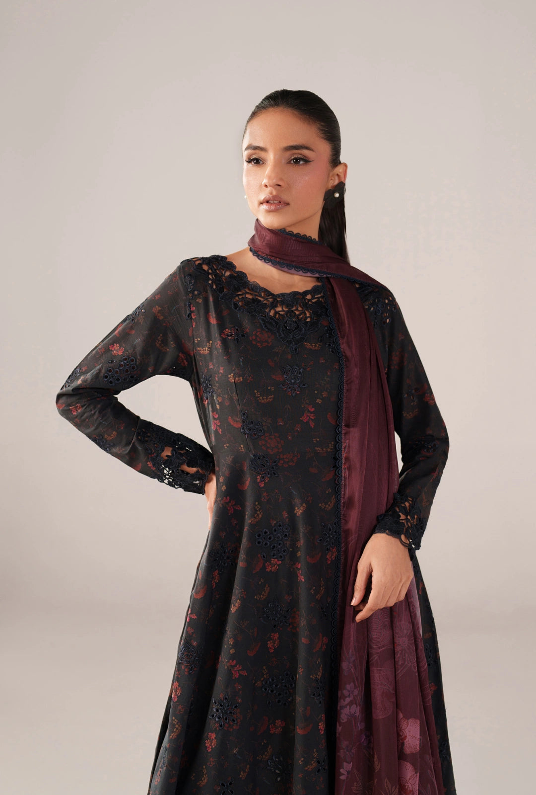 IZNIK Luxury Lawn Collection – SS-07 | Black 3-Piece Set