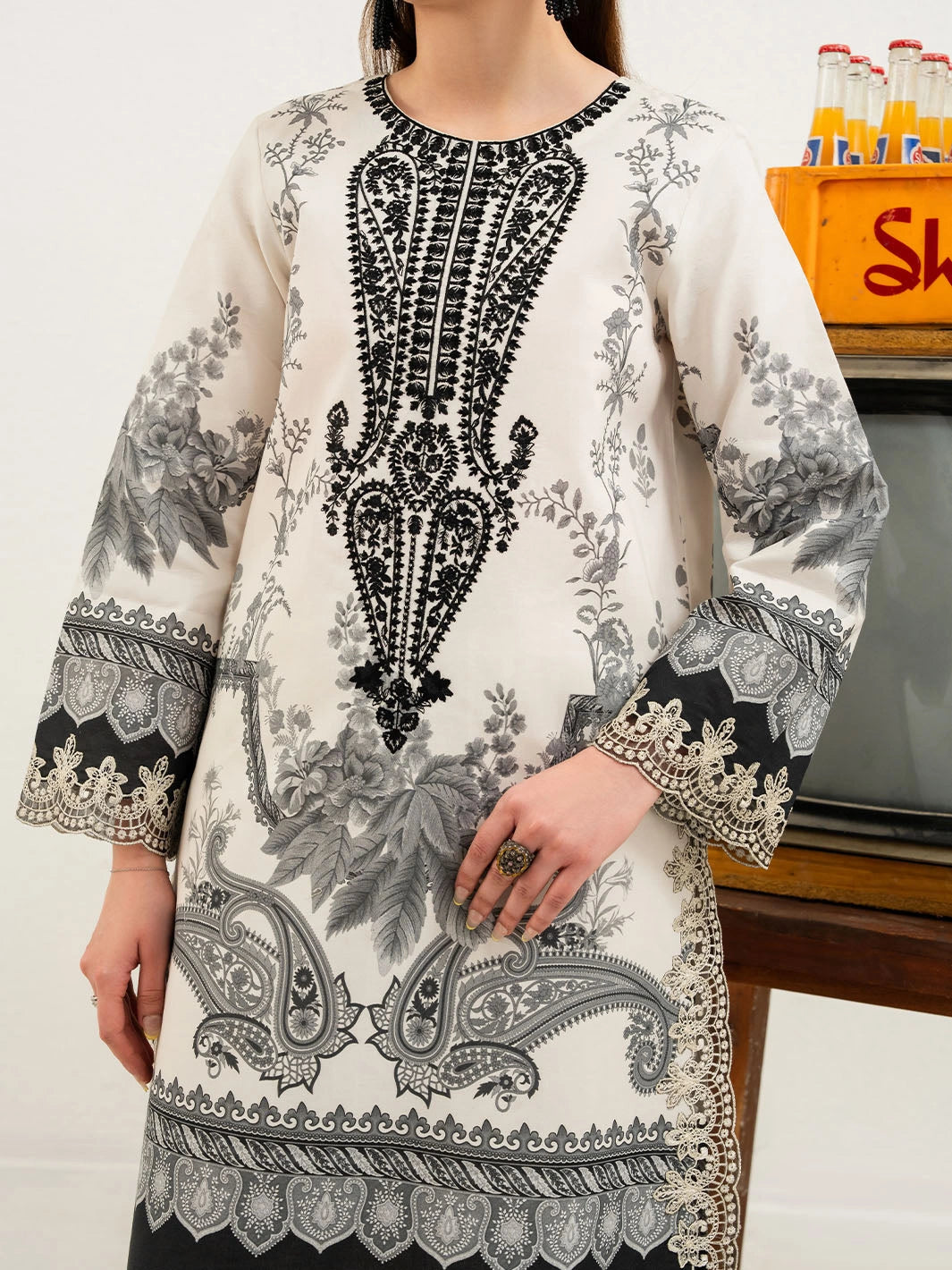 Annaya by Mahnur | Embroidered Lawn Unstitched 3-Piece Suit A-05
