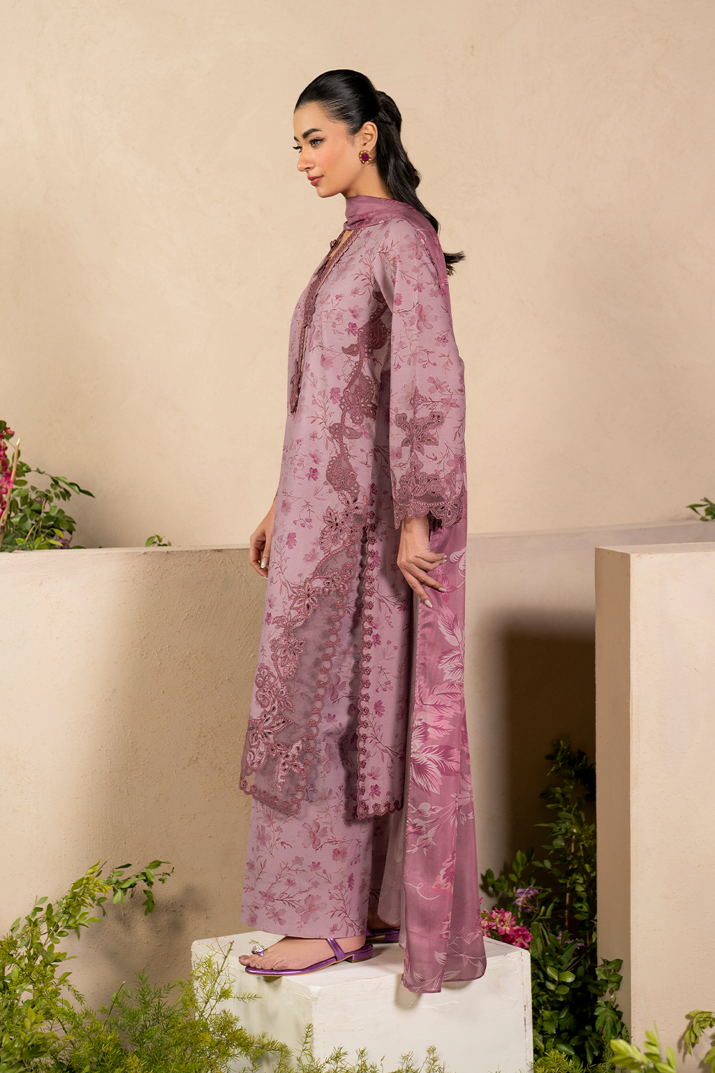 Iznik EFL-04 Festive Luxury Lawn 25'