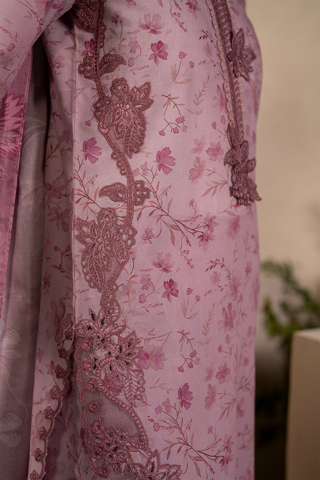 Iznik EFL-04 Festive Luxury Lawn 25'