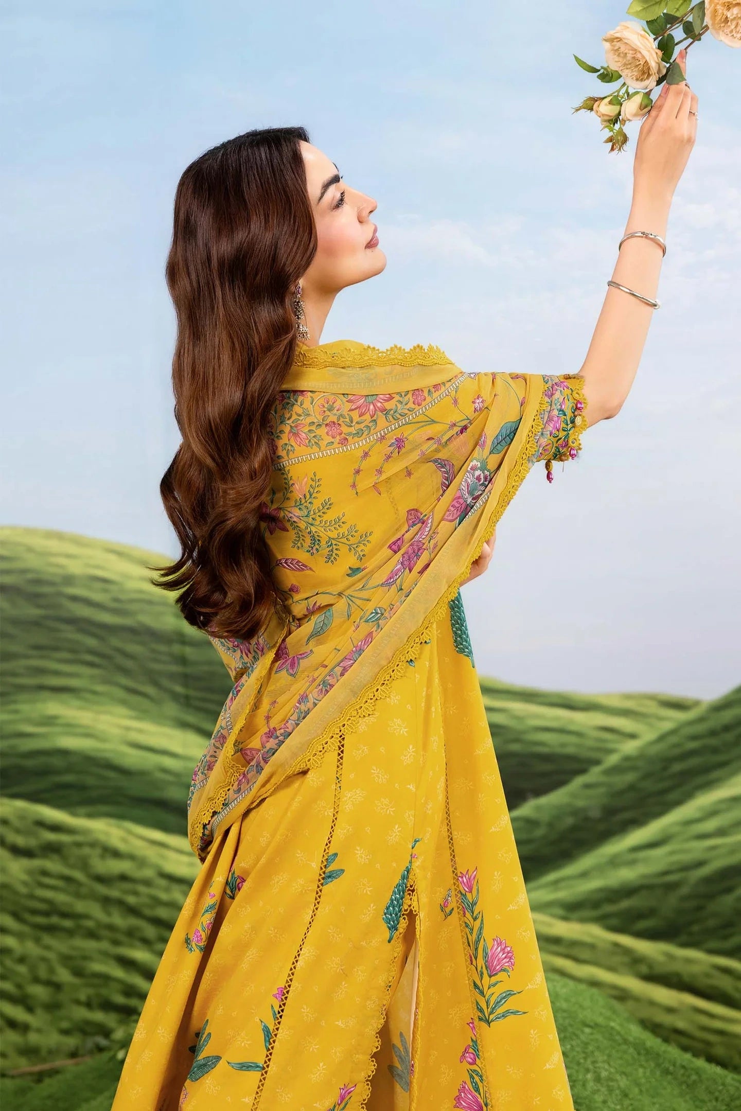 MariaB MBasics-Embroidered Lawn 3 Piece Unstitched Suit with Chiffon Dupatta (D3A)